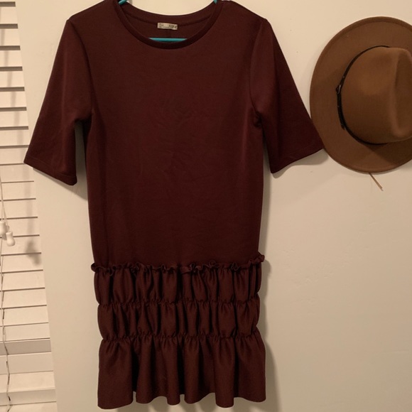 Zara ruffle bottom dress - Picture 2 of 2